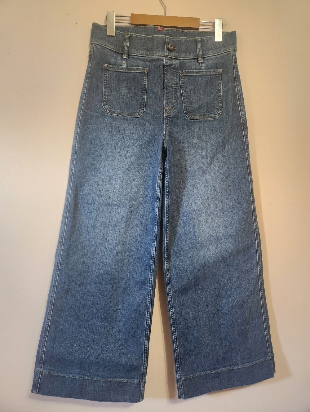 SPANX EveryWear Cropped Wide Leg Jeans Patch Pockets Medium Wash Pull On Denim